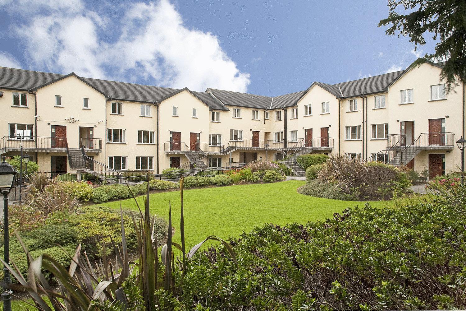 Menlo Park Apartments Голуей Екстериор снимка